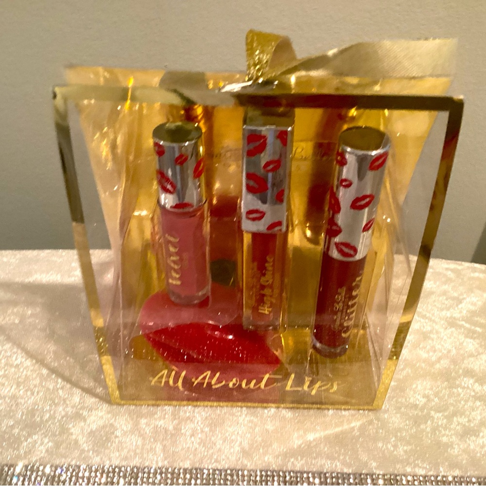 Pretty lipstick bundle